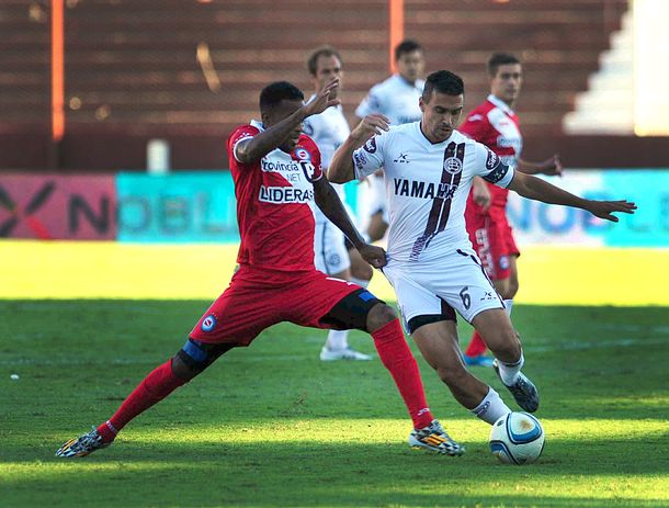 Argentinos ganó en el Sur y cortó la racha de Lanús