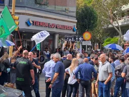 mar del plata: reincorporaron a dos empleados del shopping los gallegos que habian sido despedidos mar del plata: reincorporaron a dos empleados del shopping los gallegos que habian sido despedidos