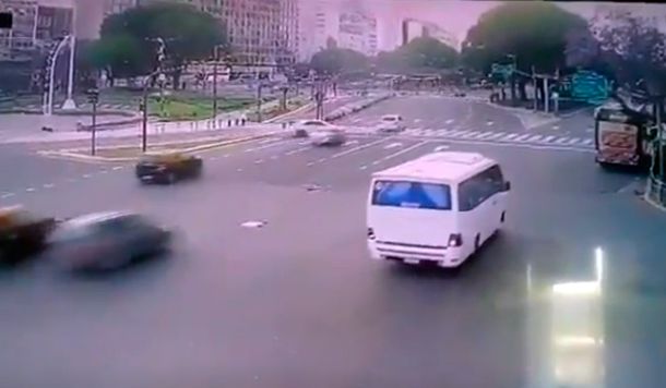 VIDEO: Así fue el choque del jugador de Almirante Brown frente al Obelisco