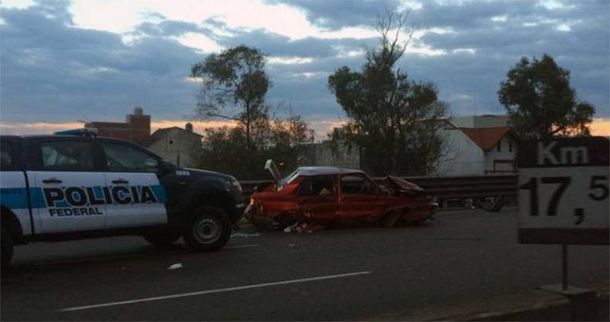 Un muerto y cuatro heridos en un choque en la autopista Ricchieri