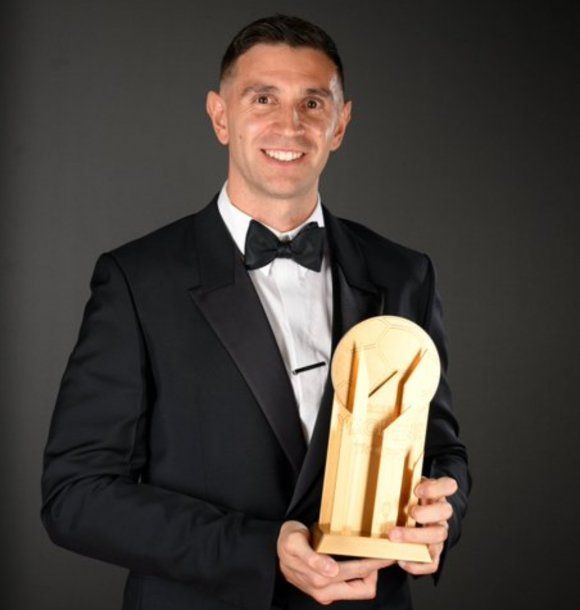 Balón de Oro 2023: Dibu Martínez ganó el premio al mejor arquero del mundo