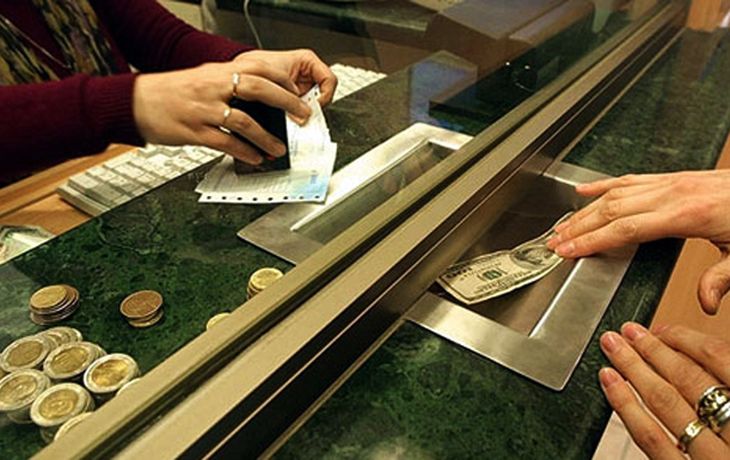 El dólar trepó a 4,92 pesos y la Bolsa porteña ganó 0,39 por ciento
