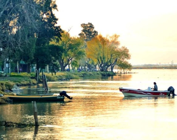 El antiguo pueblo con historia y paz al que se puede llegar en tren