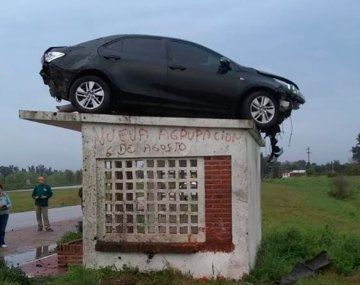 Cómo llegó ese auto ahí arriba