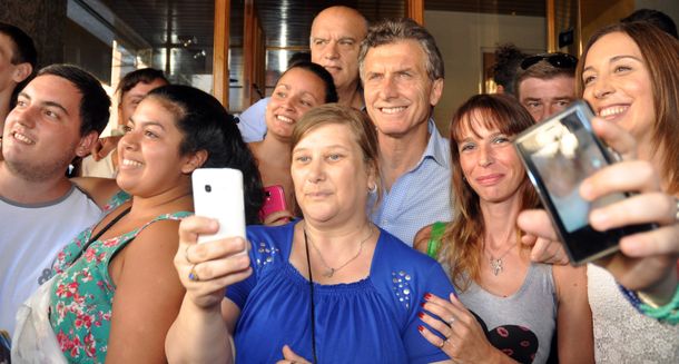 Macri en Lanús junto a Vidal y Grindetti.