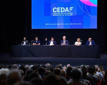 Kicillof presentó las 10 mentiras y una zoncera del plan económica de Milei