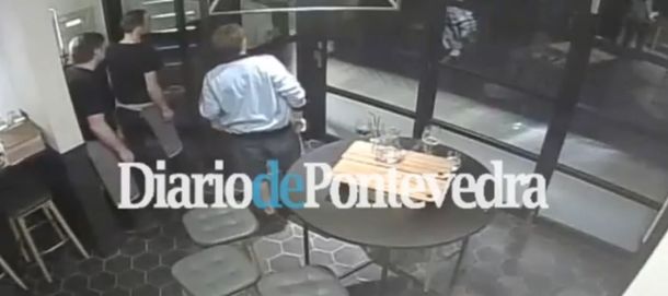 Empleados de un bar salvan a clientes y transeúntes y le impiden la entrada a un terrorista