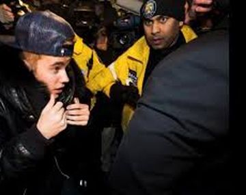 Demoraron el avión privado de Justin Bieber porque tenía olor a marihuana