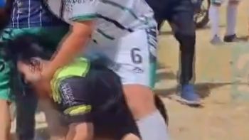 violencia en el futbol amateur: una joven arbitra fue atacada en bahia blanca violencia en el futbol amateur: una joven arbitra fue atacada en bahia blanca