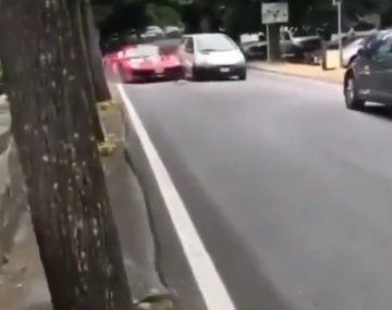 El choque viral del Twingo a la Ferrari de Shakira