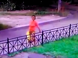 una mama abandono a su beba recien nacida en un estacionamiento una mama abandono a su beba recien nacida en un estacionamiento