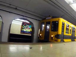 una joven denuncio que un hombre se masturbo frente a ella en el subte una joven denuncio que un hombre se masturbo frente a ella en el subte