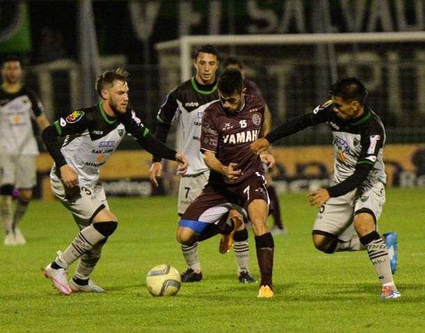 Lanús igualó con San Martín en el partido postergado por la muerte de Barisone