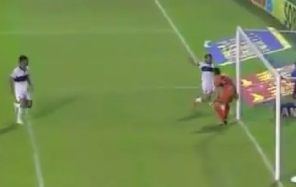 El ridículo penal de Rinaudo en el partido entre Lanús y Gimnasia