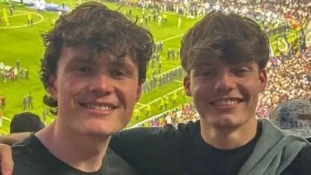 Dos tiktokers se escondieron 27 horas en un baño para ver la final de la Champions League sin pagar