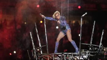 Lady Gaga en el espectáculo de medio tiempo del Súper Bowl Lady Gaga en el espectáculo de medio tiempo del Súper Bowl