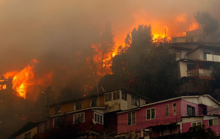 Devastadores incendios en Chile: Alguien quiere ver destruido Valparaíso