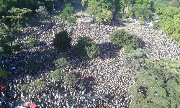 Kicillof reunió a más de 7 mil personas y advirtió: Están generando recesión e inflación