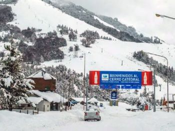 Cerro Catedral: rescatan al nene que había quedado atrapado bajo la nieve