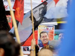 manifestacion en apoyo a maduro frente a la embajada en argentina manifestacion en apoyo a maduro frente a la embajada en argentina