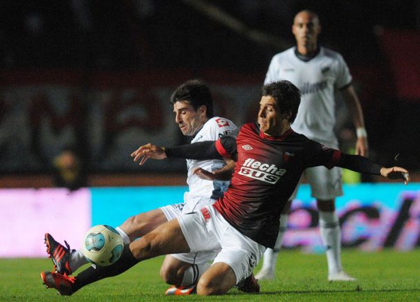 Colón golpeó en el final y se impuso ante Quilmes