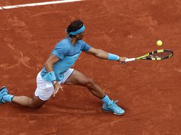 de pie: mira lo que invento rafa nadal en su debut en roland garros de pie: mira lo que invento rafa nadal en su debut en roland garros