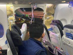Un avión de Alaska Airlines perdió una ventanilla en pleno vuelo