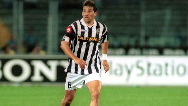 Esta talentoso volante uruguayo falleció a los 49 años producto del alcohol. Esta talentoso volante uruguayo falleció a los 49 años producto del alcohol.