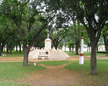 Un pueblo ofrece empleos y terrenos