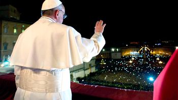 francisco reza su primer angelus en la plaza francisco reza su primer angelus en la plaza