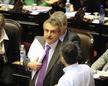 Rossi: Clarín defiende su situación de poder y no un fin loable