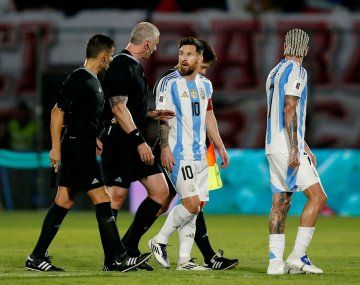 Video: la bronca de Messi con el árbitro brasileño Anderson Daronco