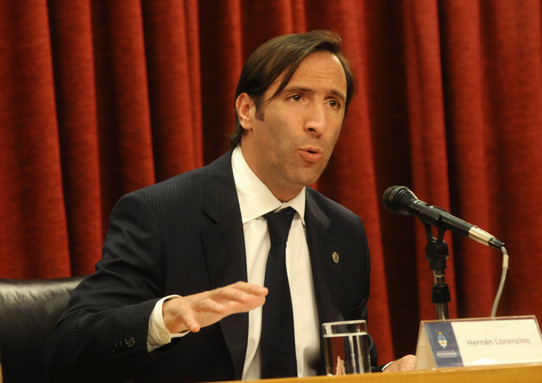 Dura crítica de Lorenzino a las calificadoras de riesgo