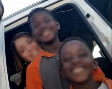 Detuvieron a la pareja que adoptó mellizos africanos y los abandonó