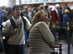 Gremialistas amenazan con provocar demoras en Aerolíneas Argentinas