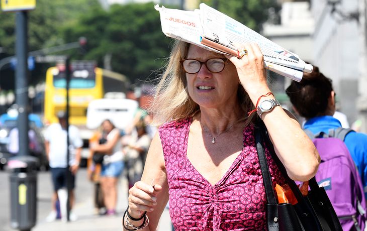 Rige un alerta naranja por la ola de calor que azota a la Ciudad