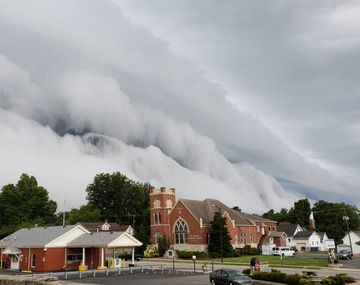 La espectacular nube tsunami que sorprendió a todos en un pueblo
