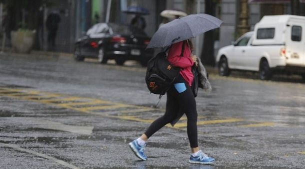 Rige un alerta meteorológico por lluvias y tormentas intensas en la Ciudad