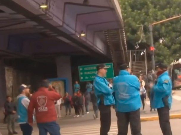 Fuerte operativo policial en Puente Saavedra por la marcha piquetera hacia la Quinta de Olivos
