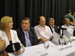 ¿podra sanz contener a su tropa? cruces en la ucr por el proyecto de pago soberano ¿podra sanz contener a su tropa? cruces en la ucr por el proyecto de pago soberano