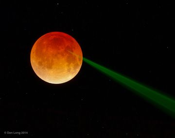 La NASA reveló de qué se trata el rayo verde que parece salir de la Luna