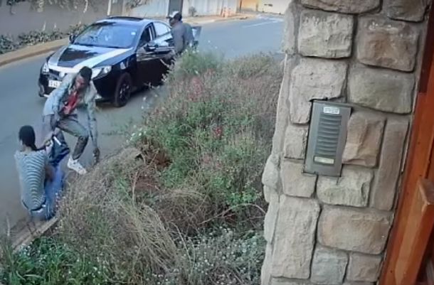 Una joven se enfrentó a delincuentes y arriesgó su vida para salvar su tesis