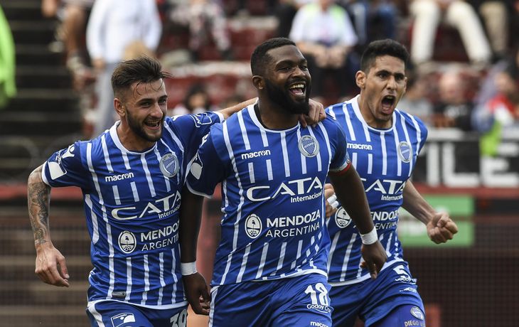 Godoy Cruz alcanzó a Boca en la punta de la Superliga