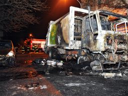 Se incendiaron un camión y siete autos en Chacarita