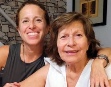 Felisa Martínez junto a su hija Marina.