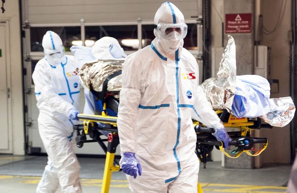 Descartan ébola en una de las pacientes del Muñiz y aguardan resultados de la otra