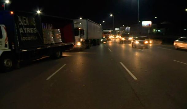 Sorpresivo paro: Camioneros bloquean varios accesos a la Ciudad