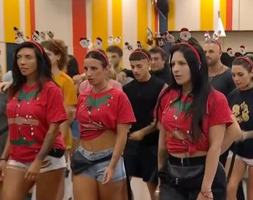 Todo sea por los cigarrillos: así practicaban en Gran Hermano el desafío navideño