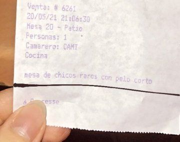 El ticket viral de un bar: Mesa de chicos raros