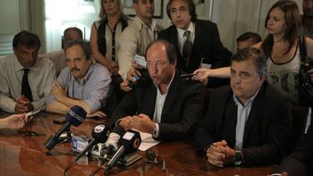 sanz mando un mensaje a la ucr: prefiero ir con el pro sanz mando un mensaje a la ucr: prefiero ir con el pro